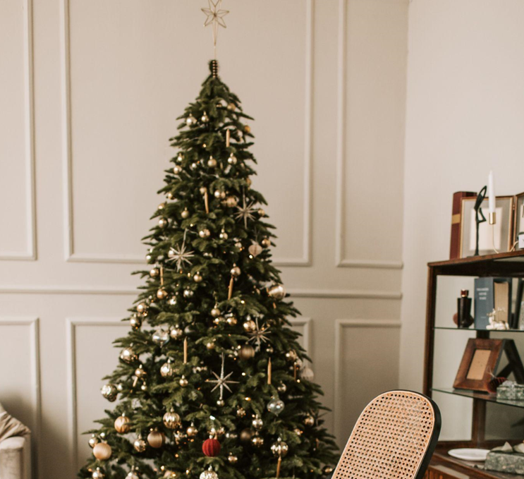 Make a Splash with Decorating: The Benefits of a 10-Foot Artificial Christmas Tree